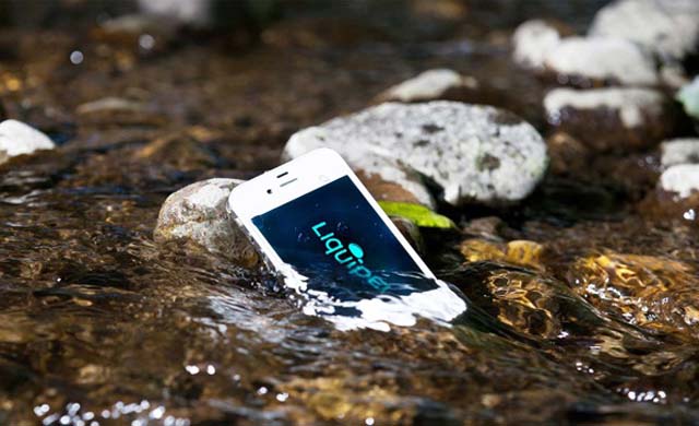 уронил iphone в воду