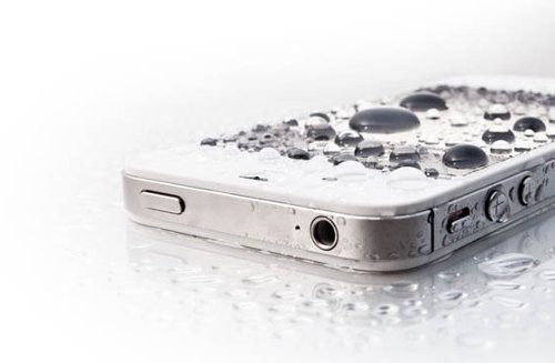 уронил айфон в воду