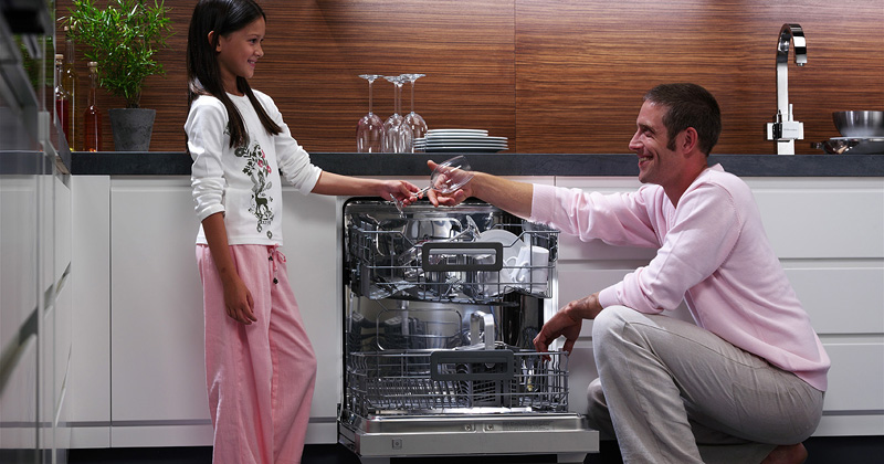 бокалы в посудомоечной машине